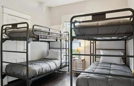 Blue & Gold Retreat sleeps 14 Minutes from ND - Photo 31