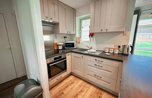 Dog Friendly Kessingland Chalet | Coastal Retreat - Photo 14