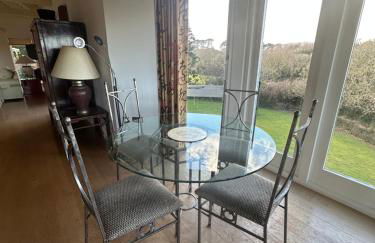 Penarvon House - Stunning Waterfront Escape with Games Room - Foto 23