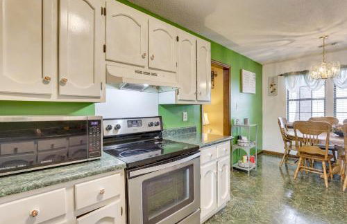 Pool and Large Covered Patio! Decatur Family Getaway - Foto 9