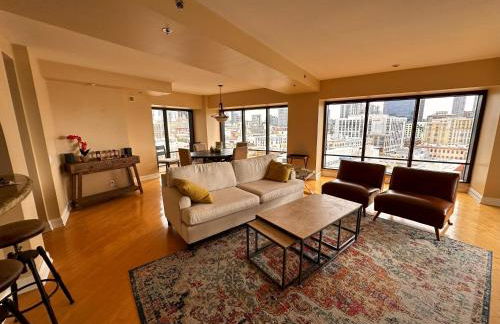 Luxurious and Spacious 2-Bedroom Condo Unit Downtown San Diego in the Heart of the Gaslamp Quarter - 30-Day Min recommended - 14-Day Min acceptable - Foto 69
