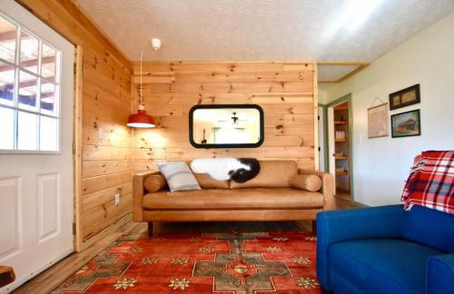 East Tennessee Family Mountain Retreat with Private Vineyard - Photo 8