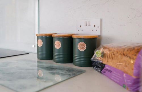 The Green House 3 Bed House - Contractors, Families, Close to city centre, Free Parking - Foto 18