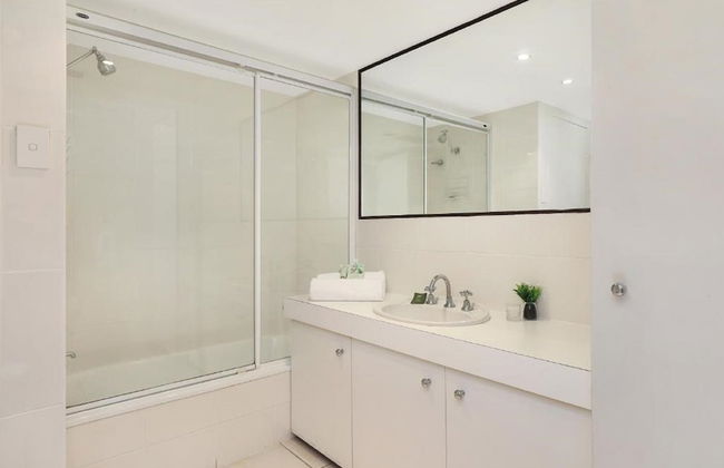 Elouera Tower Beachfront Apartments - Photo 37