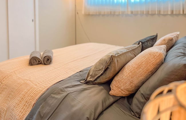 Cozy 2BR Home With Bright Interior Relaxing Patio - Foto 18