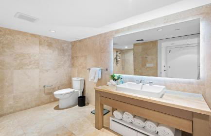 Oceanview Private Condo at 1 Hotel & Homes -904 - Photo 43