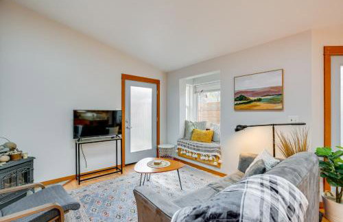 2 Mi to UO Cozy Retreat in Eugene! - Photo 4