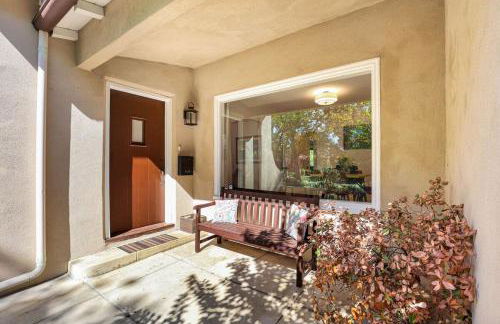 Charming 2BR 2BA Los Angeles Home with Character - Foto 46