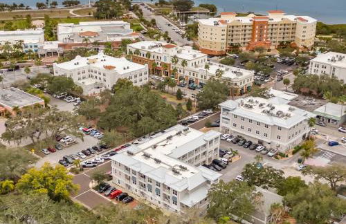 Canopy Couplet - 2 Upscale Condos by Main St - Foto 8