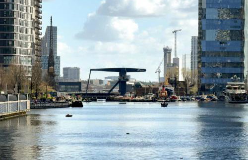 Stunning Thames View 2-Bedroom Apartment 2 Baths & 2 Balconies Sleeps 6 - Foto 3