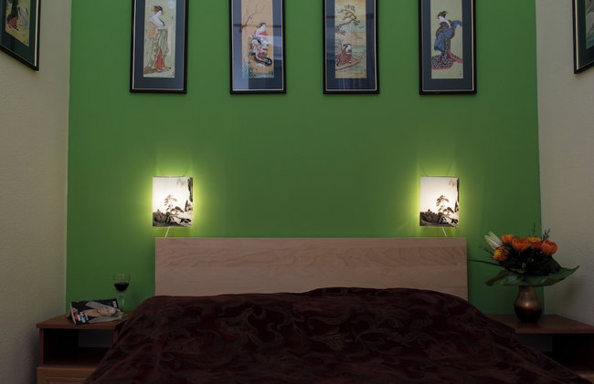 Stunning 2 Double Bedroom Apartment In The Centre Of Budapest - Photo 4