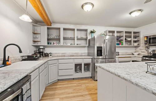 4-Bedroom Chateau in Southern Washington- Luxurious Retreat with Pond & Creek - Foto 70