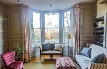 Jameswood Villa - Photo 2