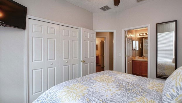 Emerald 4 bedrooms with Pool - 2201Em 4 Home by RedAwning - Foto 4, Habitación