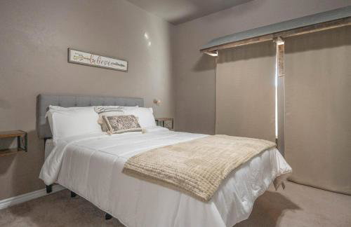 Sunset Retreat, Clean Modern 3BR, Garage, Near 191 - Foto 26