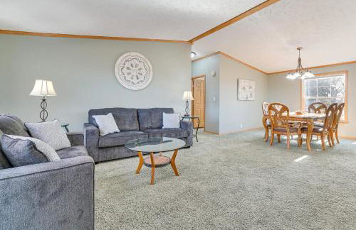 8 Mi to Dtwn Rochester Peaceful Home with Deck! - Foto 15