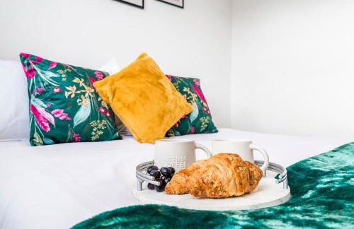 Free parking, Private Garden and Netflix, Charming Elegant 2 bedroom House Nottingham - Photo 22