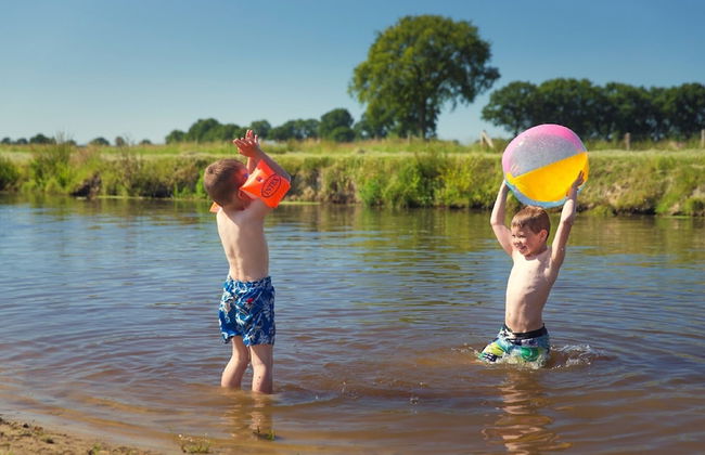 Fine Chalet near Water with Woodfired Hot Tub - Foto 32