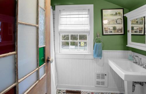 1800 Historical East Hampton Home, 1 Mile to Town! - Foto 14