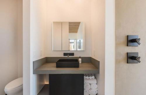 Skyline Ridge- Modern Residence w Sprawling Views - Foto 36