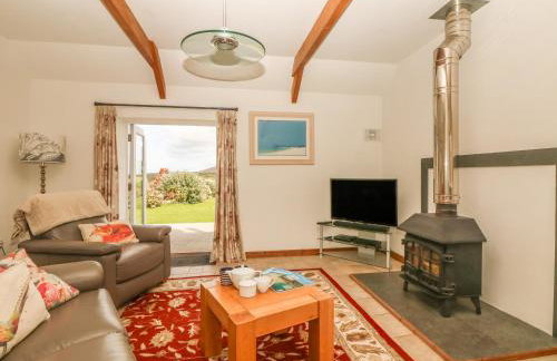 Back Of Beyond - Photo 5