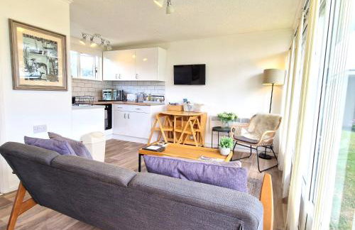 197 Broadside Holiday Chalet near Broads & Beaches - Photo 5