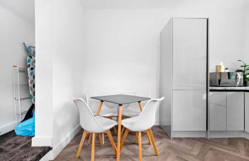 Stylish Apartment - Fast WiFi - Netflix - On Street Parking 1BR - Foto 20