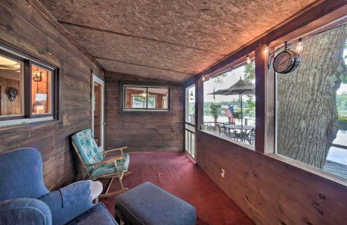 Riverfront Escape with Dock 19 Mi to Saratoga! - Foto 17