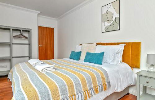 Stylish Town Centre Apartment, ALLOCATED FREE PARKING SPACE, RICKMANSWORTH HIGH STREET, Modern Decor, Juliet Balcony, Walking Distance to Rickmansworth Station Metropolitan Line - Foto 34