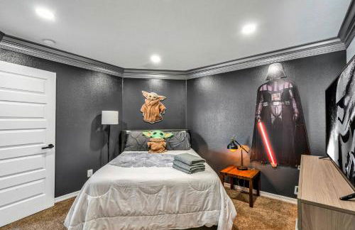 Spacious 7BR Retreat w Pool Game Room - Foto 18