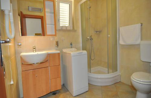 Holiday home Marina- beachfront, sea view and free parking - Photo 21