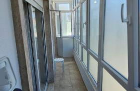 Almada Lisbon em frente dos transportes públicos - Foto 11