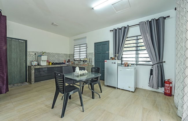 OYO HOME 90682 Liliz Mambang Farmstay - Foto 10