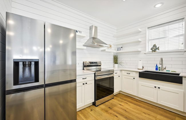 Just Beachy - 5 Bedroom Beach Front Home! Sleeps 20 Home by RedAwning - Foto 15