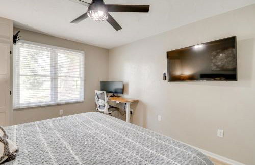 1 Mi to Beach Dog-Friendly Condo in Lake Mills! - Foto 11