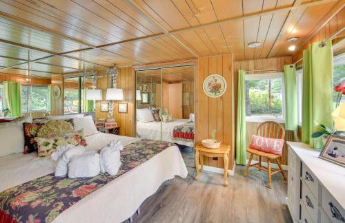 Waterfront Royal Home with Dock and Patio! - Foto 14