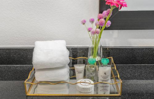 Luxury Pool View Spa Suite-Massage Chair-Steam Sauna-Welcome Champagne ! - Foto 47