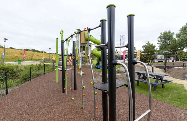 Bungalow in 's-gravenzande With Nautical Charm - Photo 11