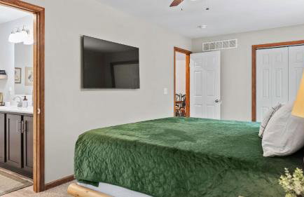 Maple Oasis by Avantstay Newly Built w/ Hot Tub, Game Room & Fire Pit - Foto 40