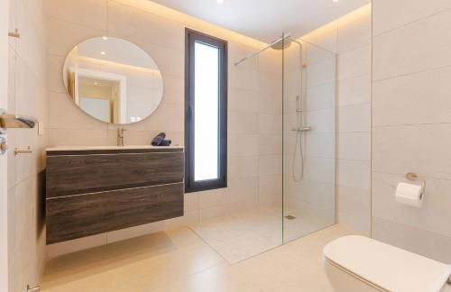 Modern villa with Heated Pool & BBQ Next to the Beach - Foto 35