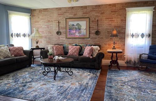 It's A Wonderful Life - Main St Penn Yan - Walk to Shops & Dining - Hot Tub - Pets OK - Seneca & Keuka Lake - Foto 36