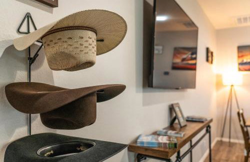 Game Barn, Cowboy Pool, 17ft Movie Screen - sleeps 10 - Foto 40