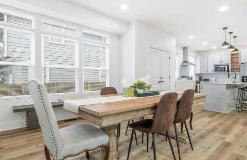 Near Indy Attractions • Deck • Patio • Fenced Yard - Photo 23