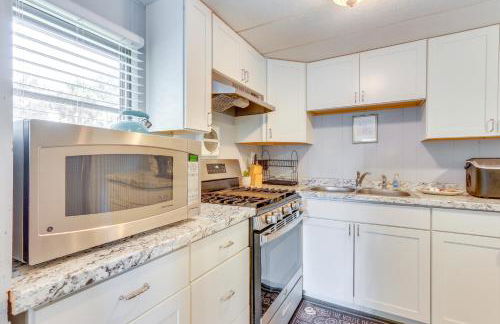 1 Mi to Sands Beach Walkable Island Home with Yard! - Photo 8