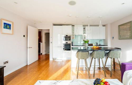 King beds apartment with en-suite, private balcony and elevator by iconic Portobello Market - Foto 18