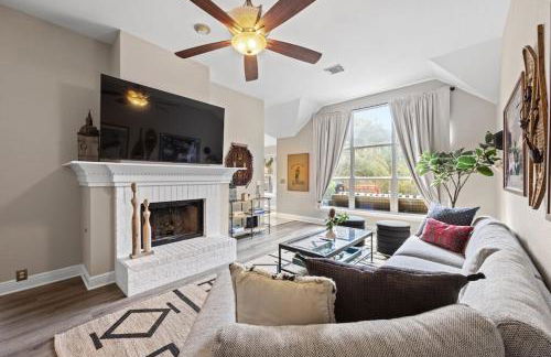 Artist Retreat at Cypress Creek - Hotub - Sleeps 9 - Photo 33