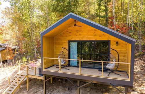 Blooming Redbud Treehouse with private hot tub - Foto 27