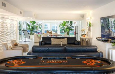 Waterfront Oasis 2BR 2BA with Pool, Gym, Balcony & Parking - Foto 39