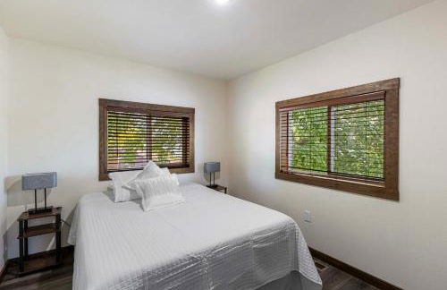 Lakefront Washington Home with Private Pool and Sauna - Foto 23