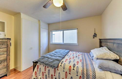 Riverfront Crescent City Home, 8 Mi to Beach! - Foto 15